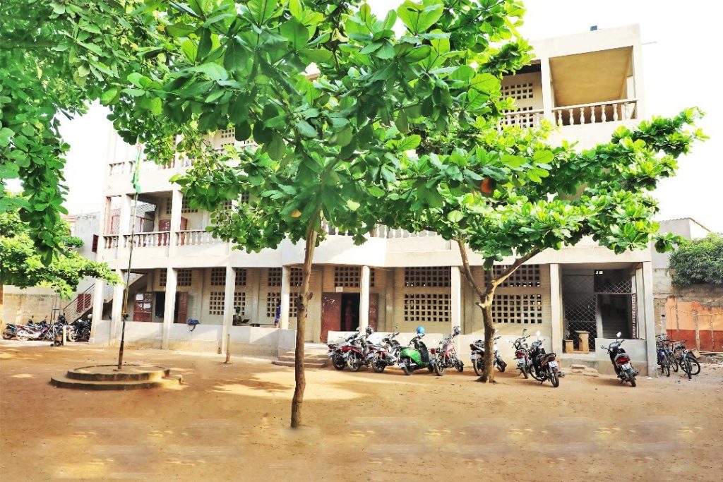 Le bâtiment du lycée